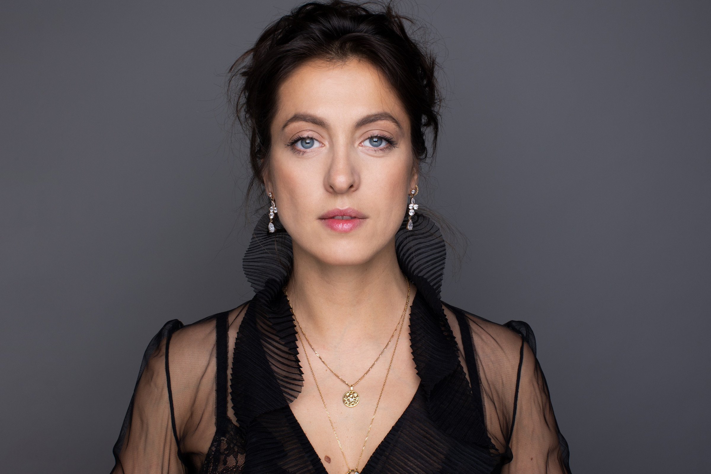 Lezbiyenlar daraxtga boglangan sikish